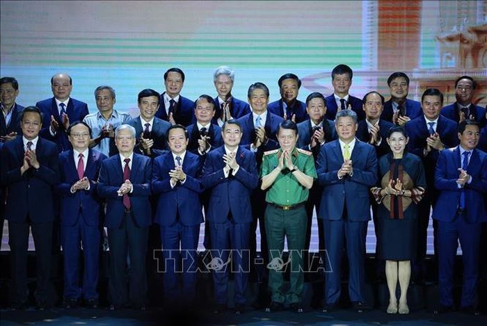  Thủ tướng Lê Minh Hưng và các đại biểu tại hội nghị.