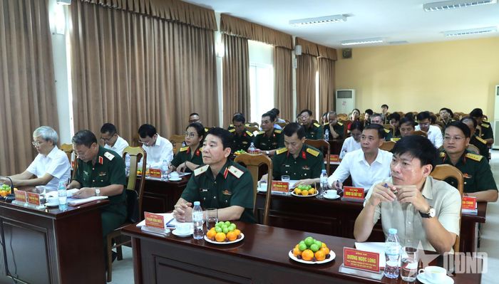  Các đại biểu dự hội nghị ký kết. 