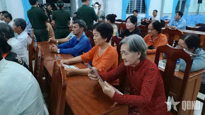 Người dân tham gia buổi tuyên truyền, phổ biến, giáo dục pháp luật .