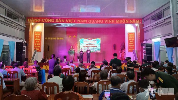 Quang cảnh buổi tuyên truyền, phổ biến, giáo dục pháp luật.  