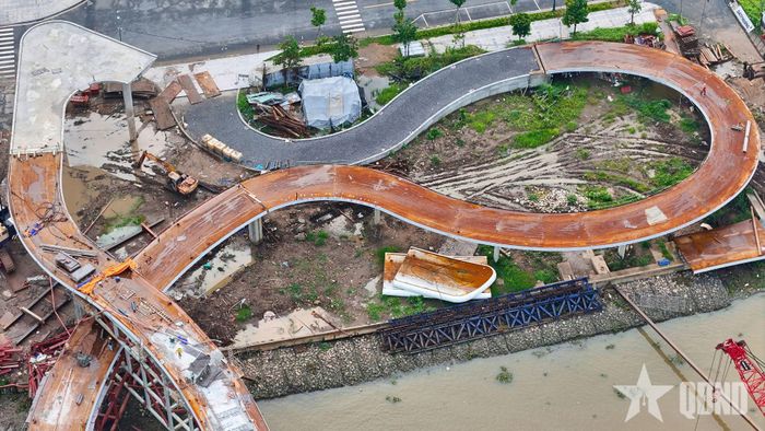  Các hạng mục phía bờ Thủ Thiêm đang được triển khai thi công. 