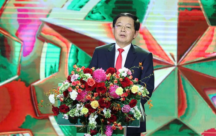 Phó thủ tướng Chính phủ Hồ Quốc Dũng phát biểu chỉ đạo tại buổi lễ. 