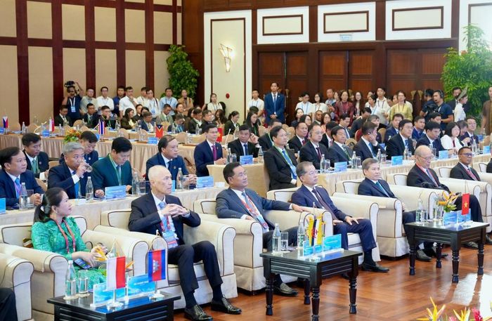 Đại biểu tham dự diễn đàn.