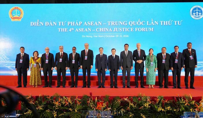 Đại biểu lãnh đạo cùng Chánh án Tòa án tối cao các nước thành viên ASEAN và Trung Quốc tham dự Diễn đàn.