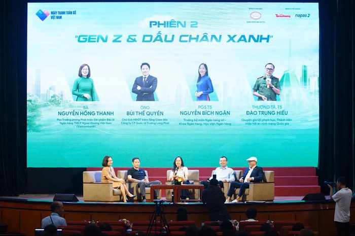  Các chuyên gia trao đổi tại tọa đàm. Ảnh: NHƯ Ý 