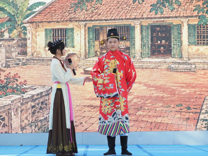Học sinh Trường THPT Lê Quý Đôn tham gia tiết mục sân khấu hóa tái hiện cuộc đời nhà bác học Lê Quý Đôn