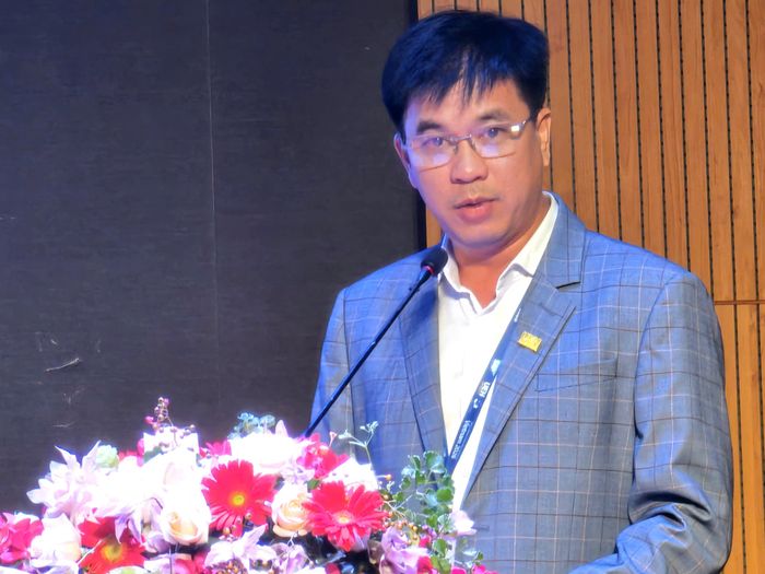  PGS-TS Bùi Quang Hùng, Giám đốc UEH, phát biểu. Ảnh: CÔNG CHƯƠNG 