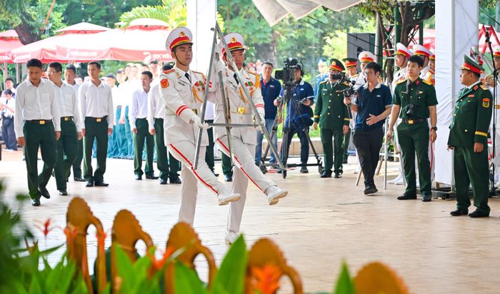  Các lực lượng tập duyệt nghi thức dâng hoa, dâng hương 