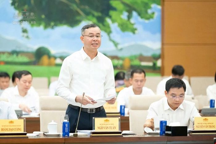  Bộ trưởng Bộ Tài chính Ngô Văn Tuấn báo cáo tại phiên họp. Ảnh: Quochoi.vn 