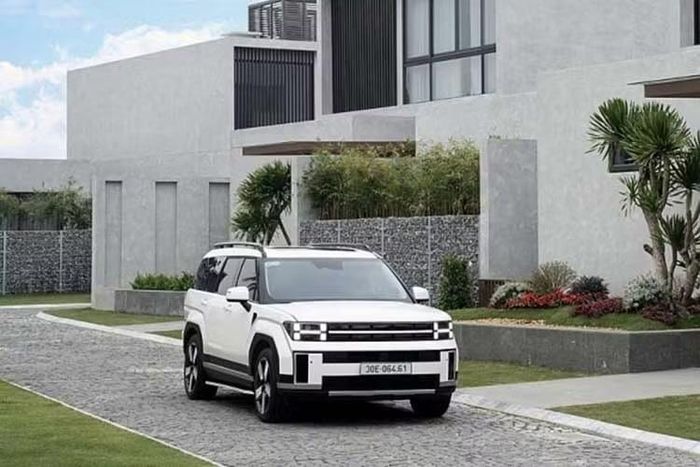 Hyundai Santa Fe đạt doanh số 107 xe, chỉ tăng đúng 4 chiếc so với tháng liền trước dù liên tục được hãng ưu đãi 220 triệu đồng.