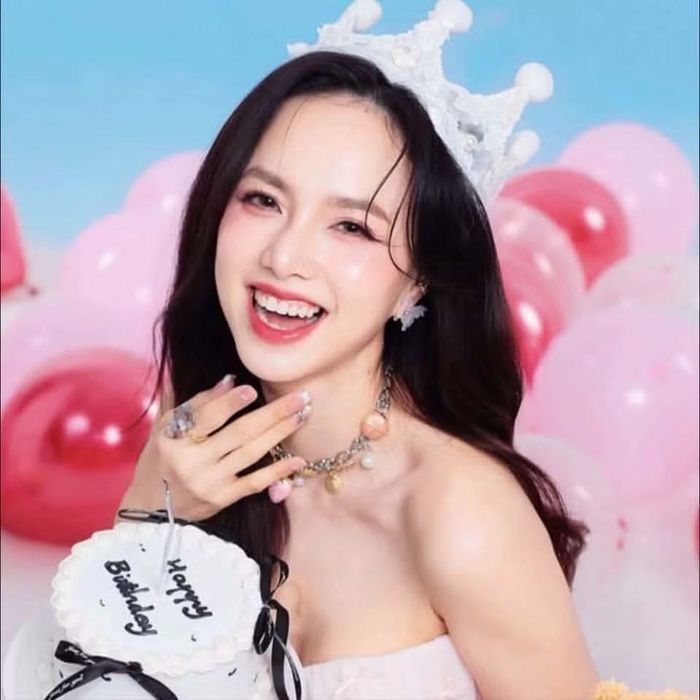 Trước khi tập trung nhiều hơn cho công việc hậu trường, Đinh Ngọc Diệp từng là gương mặt nổi bật của điện ảnh Việt Nam. Sở hữu ngoại hình sáng cùng lối diễn xuất tự nhiên, cô góp mặt trong nhiều dự án và để lại dấu ấn với khán giả qua từng vai diễn. Ảnh: FB Dinh Ngoc Diep