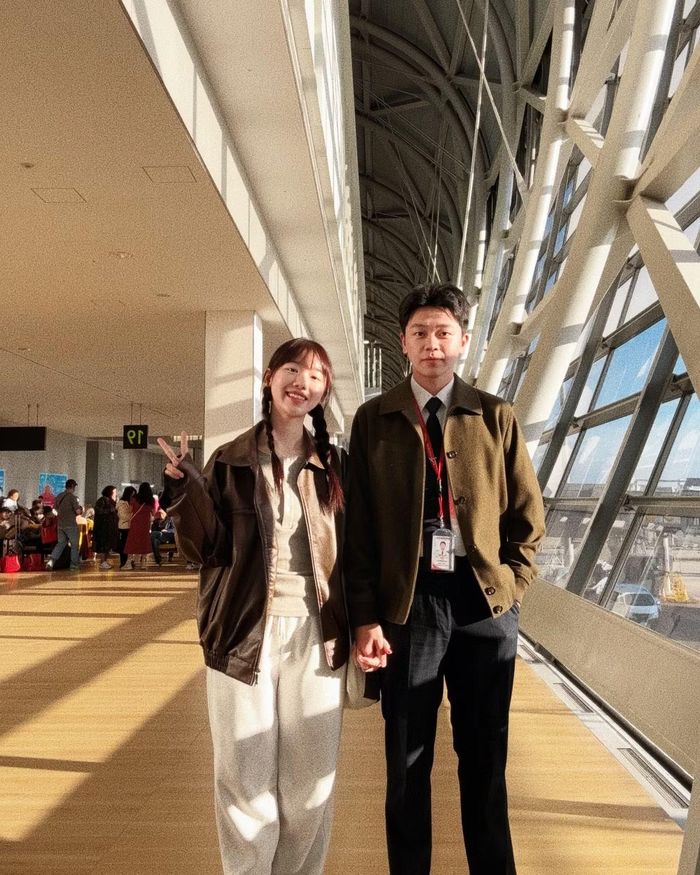 Hà Còi tên thật Bùi Thanh Hà, sinh năm 2001. Anh được nhiều người biết đến qua các video chia sẻ về công việc phi công, cuộc sống thường ngày và những trải nghiệm trong buồng lái