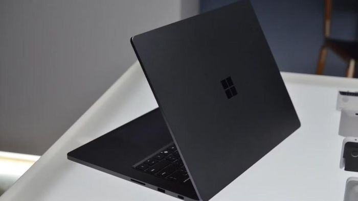  Giá bán của Surface Laptop Ultra khá cao 
