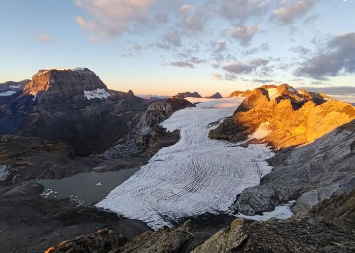 Sông băng Claridenfirn ở bang Glarus không còn lớp tuyết phủ vào tháng 9/2026. Ảnh: M. Huss.