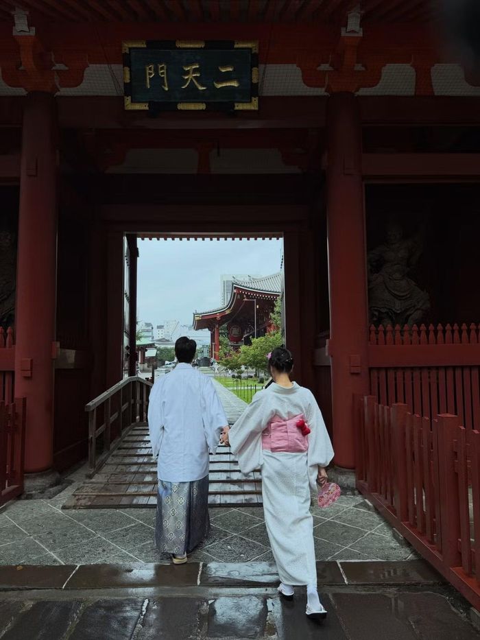 Trước khi trở thành vợ chồng, hai nghệ sĩ đã có nhiều năm đồng hành nhưng khá kín tiếng về chuyện tình cảm.