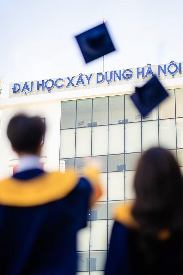 Sinh viên Trường Đại học Xây dựng Hà Nội trong ngày tốt nghiệp. Ảnh: NTCC.