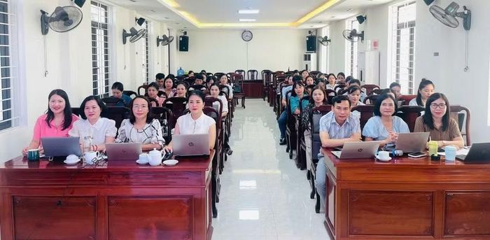 Các đại biểu Sở GD&ĐT Hà Tĩnh tham gia tập huấn hướng dẫn nghiệp vụ phổ cập giáo dục mầm non cho trẻ em từ 3 đến 5 tuổi.