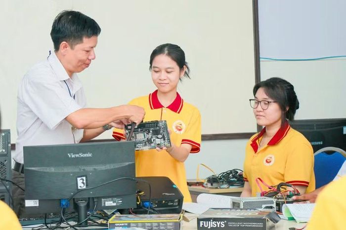 Cơ sở vật chất, trang thiết bị nhà trường cơ bản đáp ứng yêu cầu đào tạo hơn 30 ngành cao đẳng và 25 ngành trung cấp.