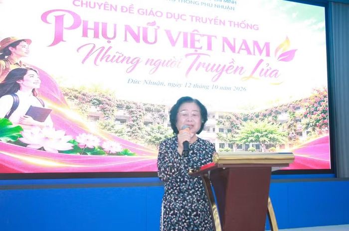 Bà Trương Mỹ Hoa chia sẻ tại chương trình.