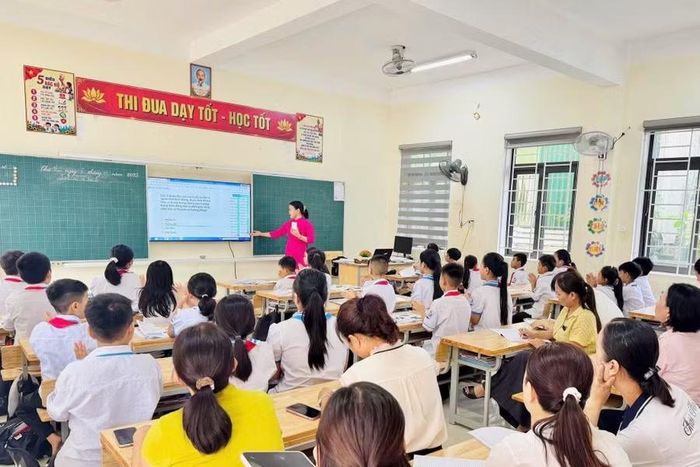 Hoạt động giảng dạy tại các Trường Phổ thông nội trú liên cấp thuận lợi hơn khi được đầu tư cơ sở hạ tầng đồng bộ, thiết bị hiện đại.