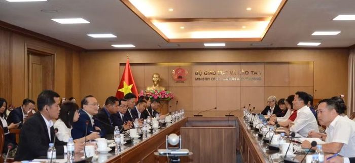 Quang cảnh buổi làm việc. Ảnh NC.