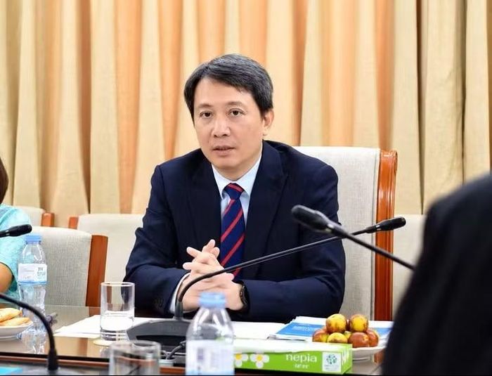 Thứ trưởng Phạm Quang Hưng trao đổi tại buổi tiếp
