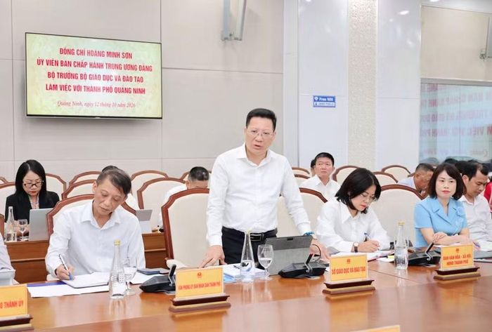 Ông Nguyễn Việt Dũng, Giám đốc Sở Giáo dục và Đào tạo Quảng Ninh nêu ý kiến tại buổi làm việc.