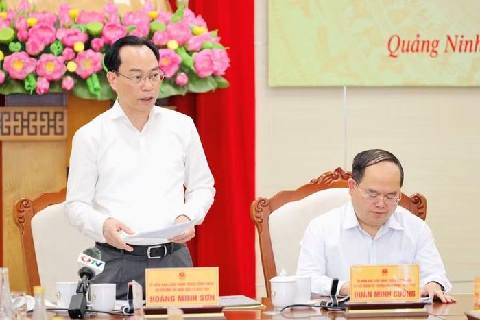 Bộ trưởng Hoàng Minh Sơn phát biểu tại buổi làm việc.