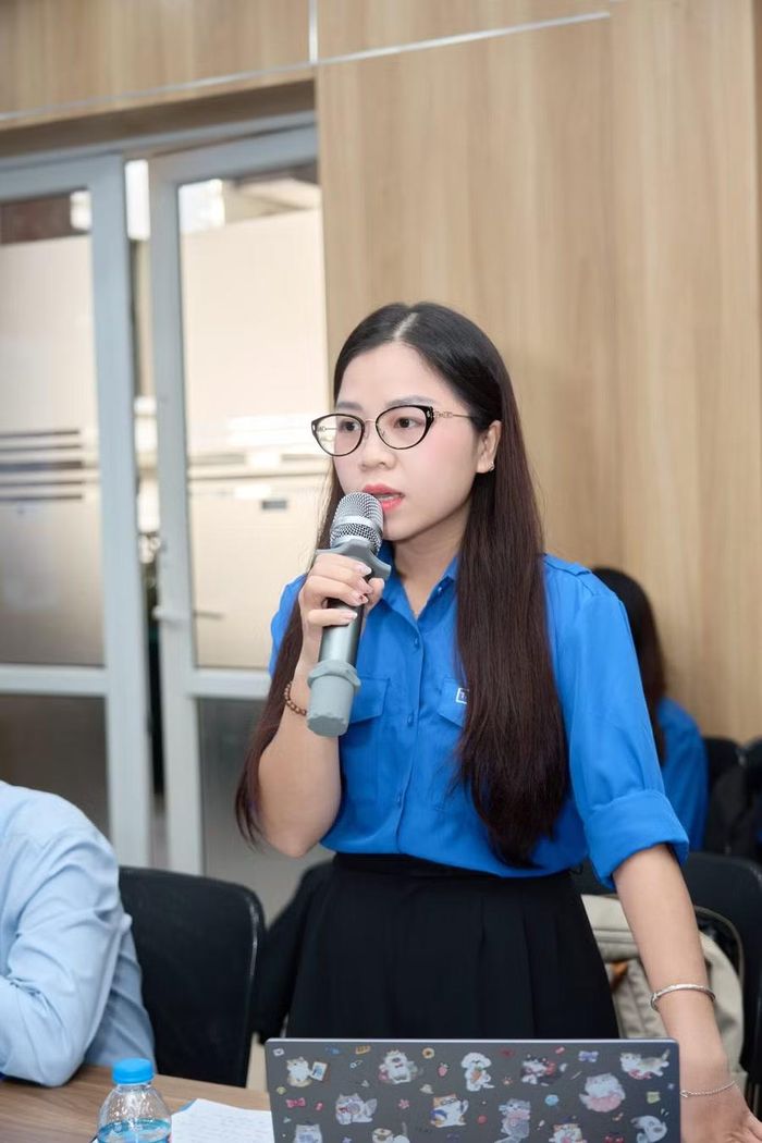Đại biểu trao đổi, thảo luận tại Diễn đàn.