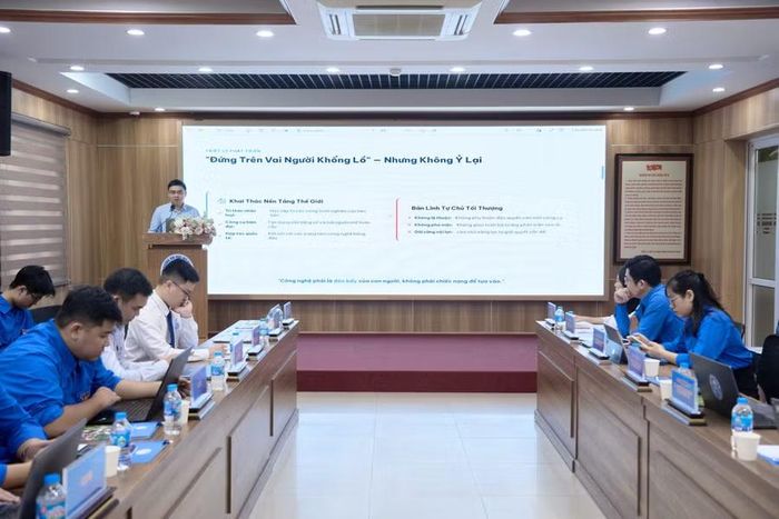 ThS Trần Tiến Dũng – Giám đốc Trung tâm Công nghệ Kỹ thuật số chia sẻ tại Diễn đàn.
