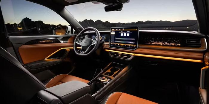Khoang cabin thiết kế tối giản, hiện đại và sang trọng. Ảnh: Caranddriver