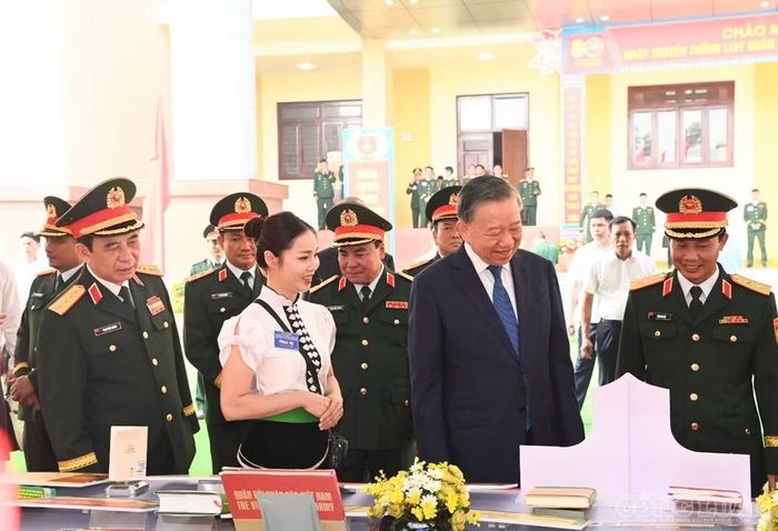 Tổng Bí thư, Chủ tịch nước Tô Lâm thăm khu trưng bày sản phẩm quốc phòng tại Lễ kỷ niệm.