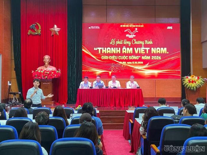 Quang cảnh lễ phát động.