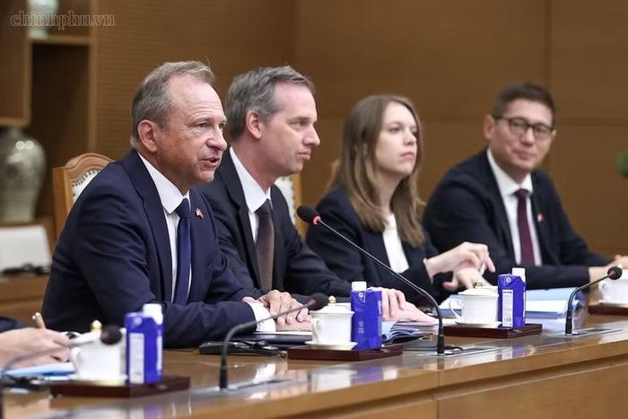 Bộ trưởng Tài chính Luxembourg Gilles Roth khẳng định sẽ tiếp tục nỗ lực góp phần làm sâu sắc hơn quan hệ hợp tác giữa hai nước trong những nội dung, lĩnh vực mà Thủ tướng đã đề cập. Ảnh: CP