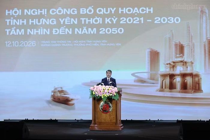 Thủ tướng nhiệt liệt biểu dương, ghi nhận và chúc mừng những nỗ lực, cố gắng và kết quả quan trọng mà Đảng bộ, chính quyền, quân và dân tỉnh Hưng Yên đã đạt được. Ảnh: CP