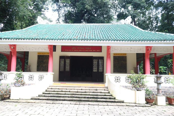  Đền tưởng niệm trong khu di tích căn cứ Trung ương Cục miền Nam. Ảnh: Tiến Dũng.