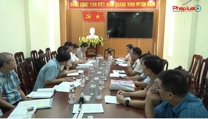 Quang cảnh buổi làm việc giữa Chấp hành viên Thi hành án hành chính của Thi hành án dân sự tỉnh Khánh Hòa với UBND phường Nam Nha Trang