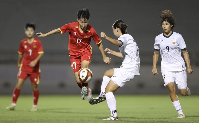 U17 nữ Việt Nam chơi áp đảo Kyrgyzstan.