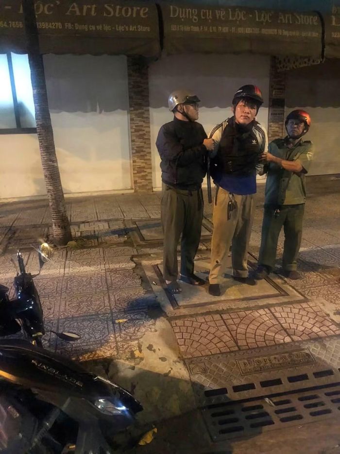 Hào sau đó bị bắt giữ tại hiện trường.