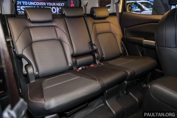 Không gian hai hàng ghế sau của Mitsubishi Destinator.