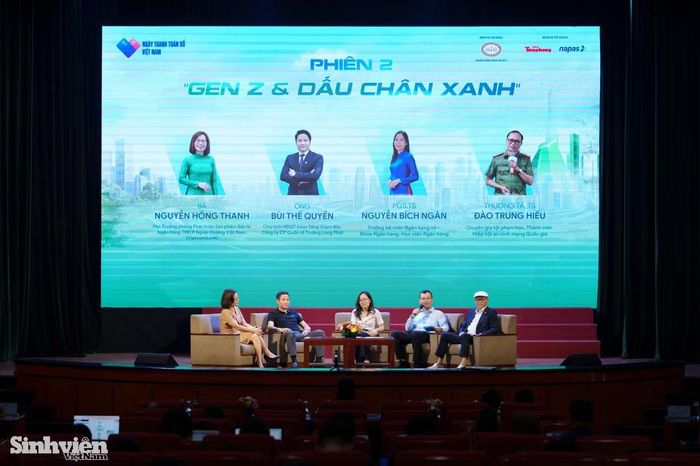 Tại Tọa đàm Chạm số - Sống xanh nằm trong khuôn khổ Ngày Thanh toán số Việt Nam 2026 do báo Tiền Phong phối hợp với Công ty Cổ phần Thanh toán Quốc gia Việt Nam (NAPAS) tổ chức, các diễn giả đã thảo luận chuyên sâu về việc làm thế nào để tận dụng công nghệ mà không bị cuốn vào vòng xoáy hụt hẫng ngân sách.