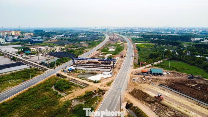Tính đến đầu tháng 10, các nhà thầu đã thảm bê tông nhựa khoảng 40 km trên tổng số 50,85 km; giá trị thực hiện đạt khoảng 90% hợp đồng. Các nhà thầu đang tập trung nhân lực, máy móc để đẩy nhanh tiến độ.