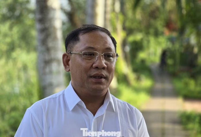  Ông Trần Chí Hùng - Phó Chủ tịch UBND TP Cần Thơ﻿, cho biết, qua khảo sát thực tế, đỉnh triều cường hiện tại vẫn nằm trong phạm vi được đê bao bảo vệ. Tuy nhiên, với tình hình triều cường các năm có xu hướng năm sau cao hơn năm trước, riêng năm nay dự báo đợt này lên tới 2,31m - cao nhất từ trước tới nay. Do đó, người dân và chính quyền địa phương cần cảnh giác, chủ động các giải pháp ứng phó. 