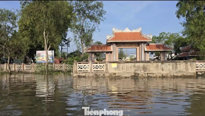 Đài Khí tượng thủy văn TP. Cần Thơ dự báo, đỉnh triều cường năm nay có thể chạm mốc lịch sử mới, lên tới 2,31m, vượt báo động III khoảng 0,31m - mức đỉnh lũ lịch sử mới (cao hơn 2cm so với mốc kỷ lục triều cường hồi tháng 10 năm ngoái ở Cần Thơ).