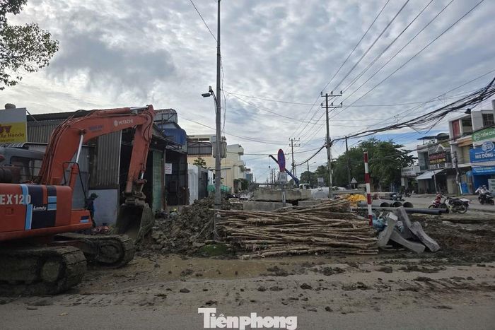 Cần Thơ cũng yêu cầu chủ đầu tư, nhà thầu tập trung đẩy nhanh tiến độ thi công Dự án nâng cấp mở rộng 7km đầu tuyến quốc lộ 91, phấn đấu thông xe trước Tết Nguyên đán tới. Kết hợp với xây dựng âu thuyền để kiểm soát ngập úng cho khu vực đường Bùi Hữu Nghĩa và chợ Bình Thủy, kỳ vọng giải quyết dứt điểm tình trạng ngập tại khu vực này trong thời gian tới.