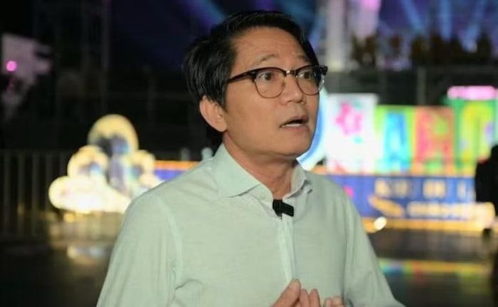 Ông Đinh Văn Quân - bố thí sinh Đinh Thị Quỳnh Anh - gọi gần hai tháng con gái ở nhà chung là “hai tháng vàng”. Theo ông, những chuyến đi, hoạt động tìm hiểu văn hóa, lịch sử đã mang đến cho các cô gái nhiều bài học đáng quý.