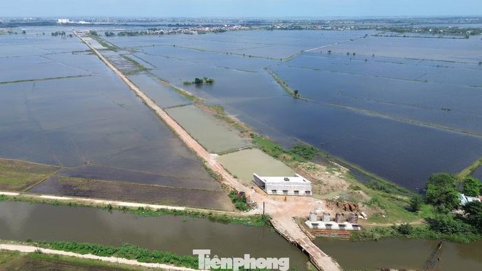 Dự án đường Tố Hữu nối dài đi sân bay Phú Bài được phê duyệt năm 2023, khởi công đầu năm 2025. Toàn tuyến dài khoảng 9,59 km, kết nối khu E thuộc khu đô thị mới An Vân Dương (phường Thanh Thủy) với nút giao đường Thuận Hóa - Quốc lộ 1 và Sân bay Phú Bài (phường Phú Bài).