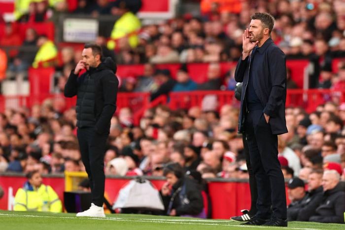 Tỷ lệ sa thải của Carrick tăng vọt sau trận hòa 1-1 trước Tottenham. Cơn bão chấn thương cướp đi các trụ cột của Carrick như De Ligt, Benjamin Sesko chỉ là cái cớ che đậy cho tỷ lệ thắng nghèo nàn 16.6% của MU. Bên cạnh đó, Carrick bị CĐV Quỷ đỏ chỉ trích vì đọc trận đấu chậm, dẫn đến các quyết định thay người không hợp lý. MU cứ đá thế này thêm vài trận, ghế của Carrick sẽ bị lật đổ.