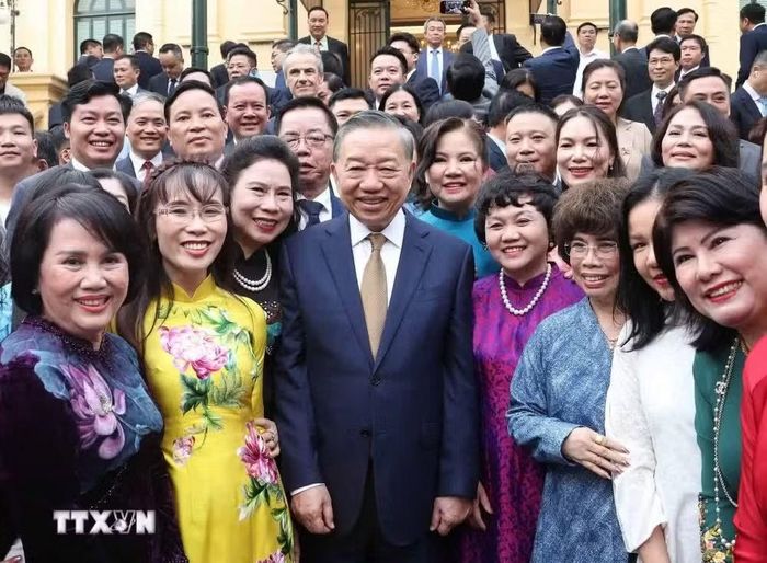  Tổng Bí thư, Chủ tịch nước Tô Lâm và các đại biểu. (Ảnh: TTXVN) 