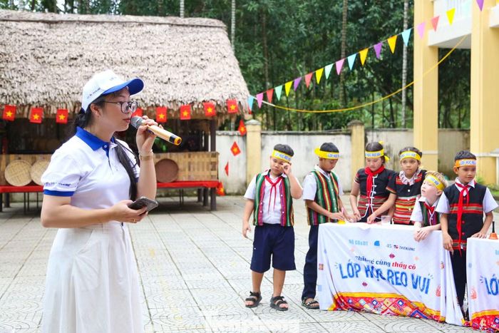 Được biết, School Tour "Lớp học reo vui" là điểm mới của chương trình Chia sẻ cùng thầy cô năm 2026, được triển khai với quy mô lớn nhất từ trước đến nay.